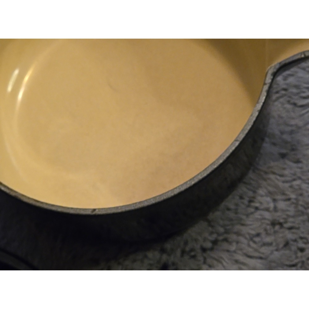 Le Creuset #18 Saucepan with Lid Black Enameled Cast Iron 1.75 Qt 2 L Phenolic - Picture 13 of 16